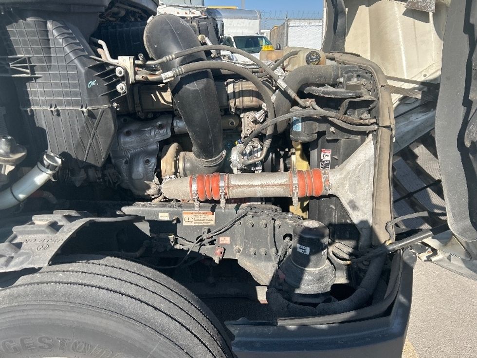 Sleeper Tractor-Heavy Duty Tractors-Freightliner-2021-T12664ST-West Valley City-UT-650,872\n\t\tmiles-$ 48,750 - Image 20