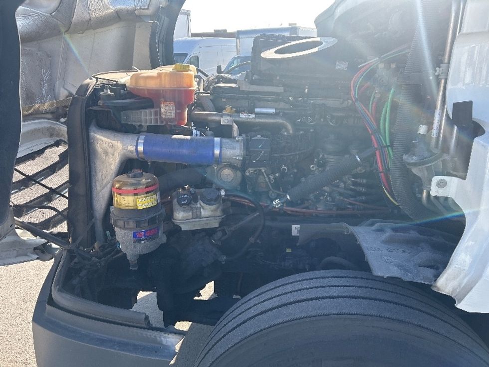 Sleeper Tractor-Heavy Duty Tractors-Freightliner-2021-T12664ST-West Valley City-UT-650,872\n\t\tmiles-$ 48,750 - Image 21