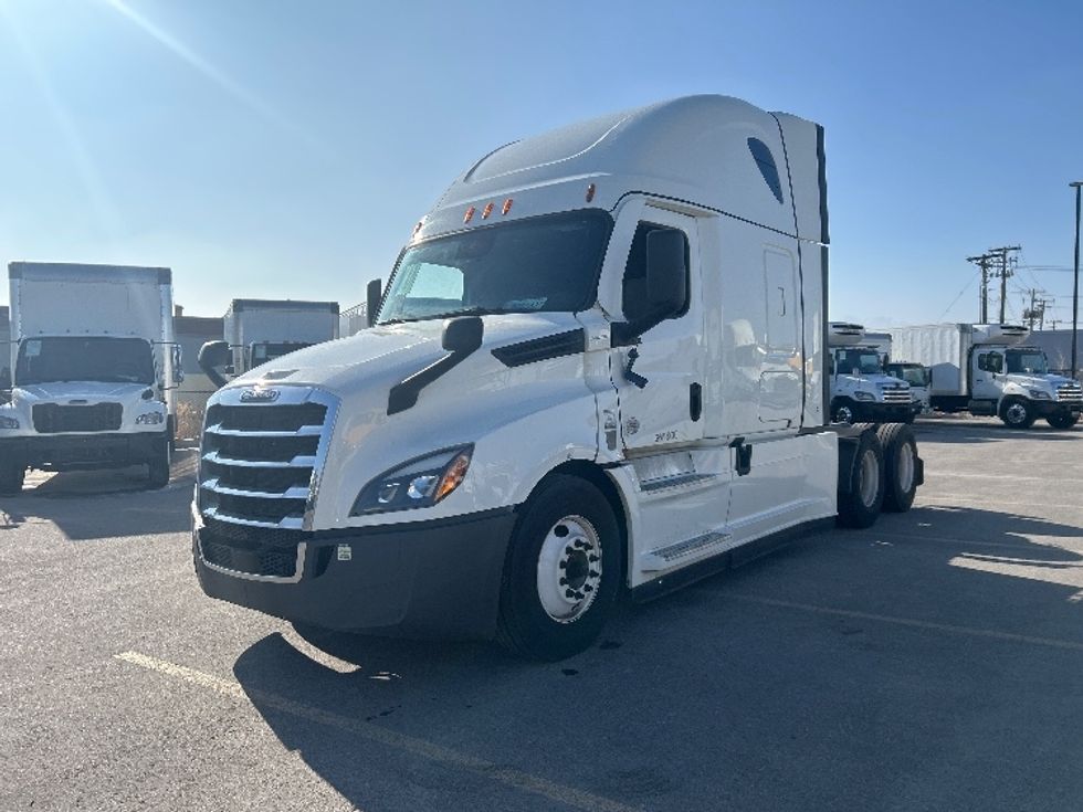 Sleeper Tractor-Heavy Duty Tractors-Freightliner-2021-T12664ST-West Valley City-UT-650,872\n\t\tmiles-$ 48,750 - Image 3