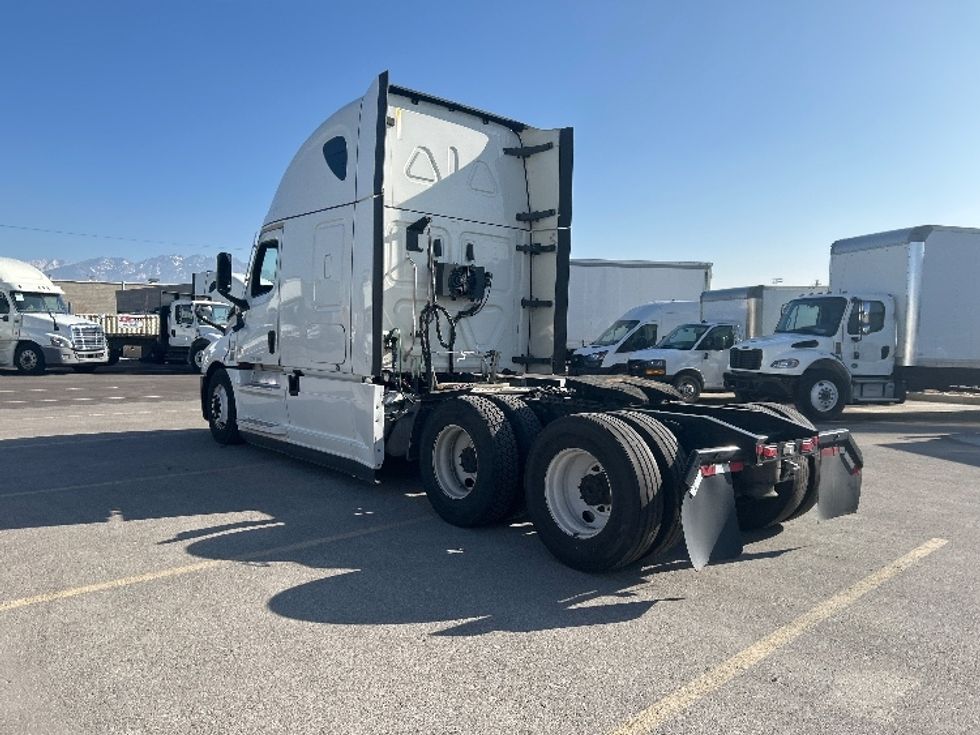 Sleeper Tractor-Heavy Duty Tractors-Freightliner-2021-T12664ST-West Valley City-UT-650,872\n\t\tmiles-$ 48,750 - Image 5