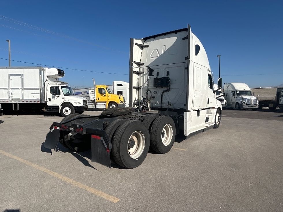 Sleeper Tractor-Heavy Duty Tractors-Freightliner-2021-T12664ST-West Valley City-UT-650,872\n\t\tmiles-$ 48,750 - Image 7