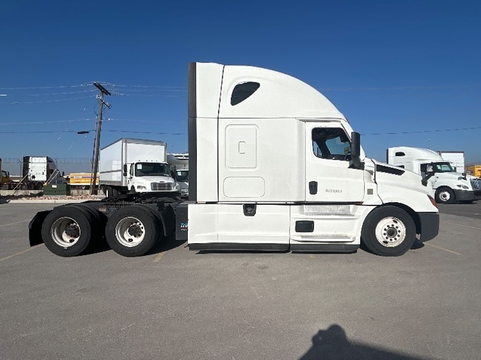 Sleeper Tractor-Heavy Duty Tractors-Freightliner-2021-T12664ST-West Valley City-UT-650,872\n\t\tmiles-$ 48,750 - Image 8