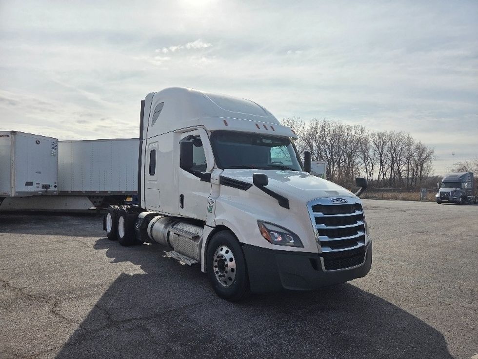 Sleeper Tractor-Heavy Duty Tractors-Freightliner-2021-T12664ST-White Deer-PA-658,142\n\t\tmiles-$ 54,750 - Image 1