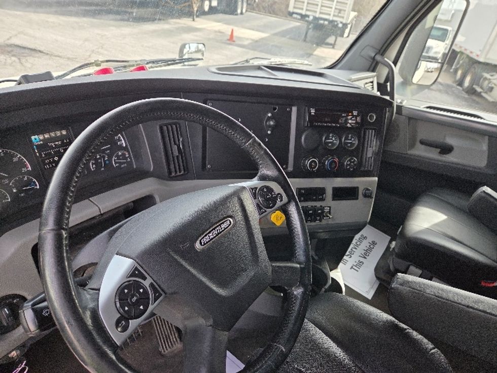 Sleeper Tractor-Heavy Duty Tractors-Freightliner-2021-T12664ST-White Deer-PA-658,142\n\t\tmiles-$ 54,750 - Image 11
