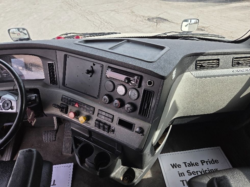 Sleeper Tractor-Heavy Duty Tractors-Freightliner-2021-T12664ST-White Deer-PA-658,142\n\t\tmiles-$ 54,750 - Image 12