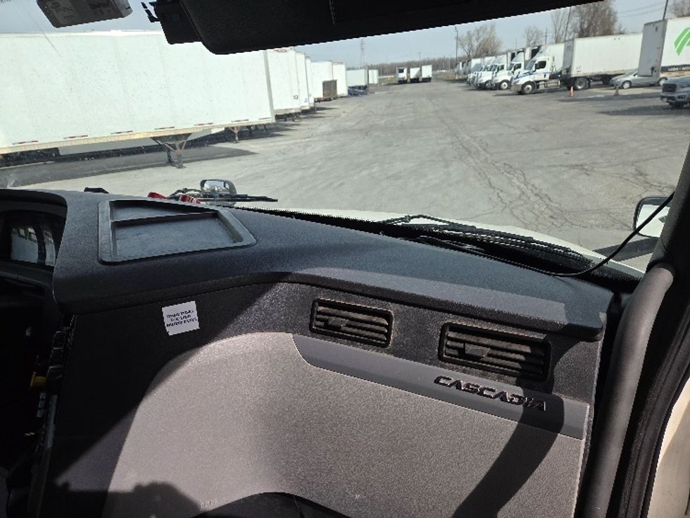 Sleeper Tractor-Heavy Duty Tractors-Freightliner-2021-T12664ST-White Deer-PA-658,142\n\t\tmiles-$ 54,750 - Image 14
