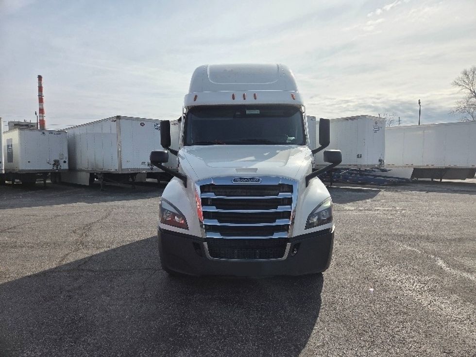 Sleeper Tractor-Heavy Duty Tractors-Freightliner-2021-T12664ST-White Deer-PA-658,142\n\t\tmiles-$ 54,750 - Image 2