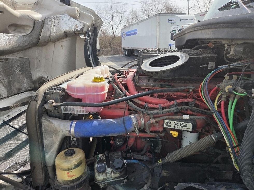 Sleeper Tractor-Heavy Duty Tractors-Freightliner-2021-T12664ST-White Deer-PA-658,142\n\t\tmiles-$ 54,750 - Image 21