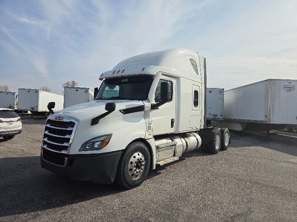 Sleeper Tractor-Heavy Duty Tractors-Freightliner-2021-T12664ST-White Deer-PA-658,142\n\t\tmiles-$ 54,750 - Image 3