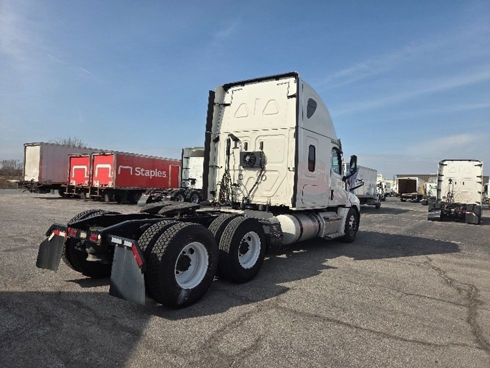 Sleeper Tractor-Heavy Duty Tractors-Freightliner-2021-T12664ST-White Deer-PA-658,142\n\t\tmiles-$ 54,750 - Image 7