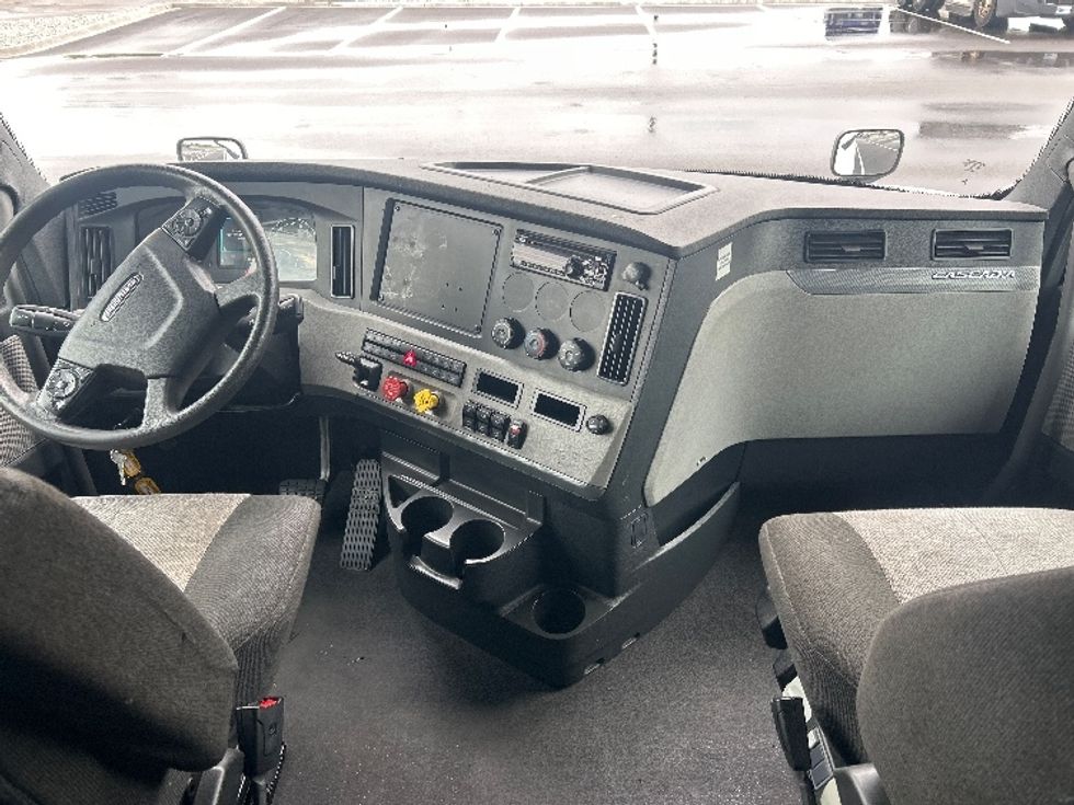 Sleeper Tractor-Heavy Duty Tractors-Freightliner-2021-T12664ST-Wichita-KS-535,829\n\t\tmiles-$ 72,000 - Image 12