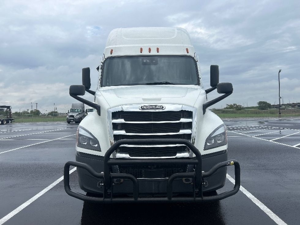 Sleeper Tractor-Heavy Duty Tractors-Freightliner-2021-T12664ST-Wichita-KS-535,829\n\t\tmiles-$ 72,000 - Image 2