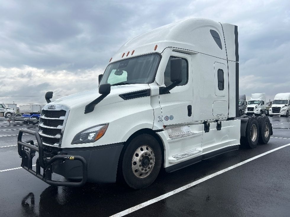 Sleeper Tractor-Heavy Duty Tractors-Freightliner-2021-T12664ST-Wichita-KS-535,829\n\t\tmiles-$ 72,000 - Image 3