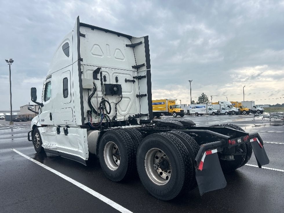 Sleeper Tractor-Heavy Duty Tractors-Freightliner-2021-T12664ST-Wichita-KS-535,829\n\t\tmiles-$ 72,000 - Image 5