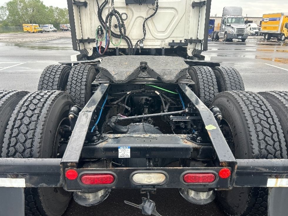 Sleeper Tractor-Heavy Duty Tractors-Freightliner-2021-T12664ST-Wichita-KS-535,829\n\t\tmiles-$ 72,000 - Image 6