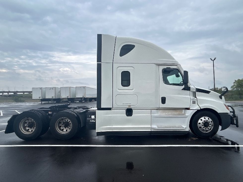 Sleeper Tractor-Heavy Duty Tractors-Freightliner-2021-T12664ST-Wichita-KS-535,829\n\t\tmiles-$ 72,000 - Image 8