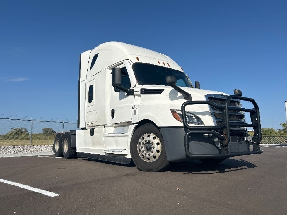 Sleeper Tractor-Heavy Duty Tractors-Freightliner-2021-T12664ST-Wichita-KS-576,175\n\t\tmiles-$ 67,250 - Image 1