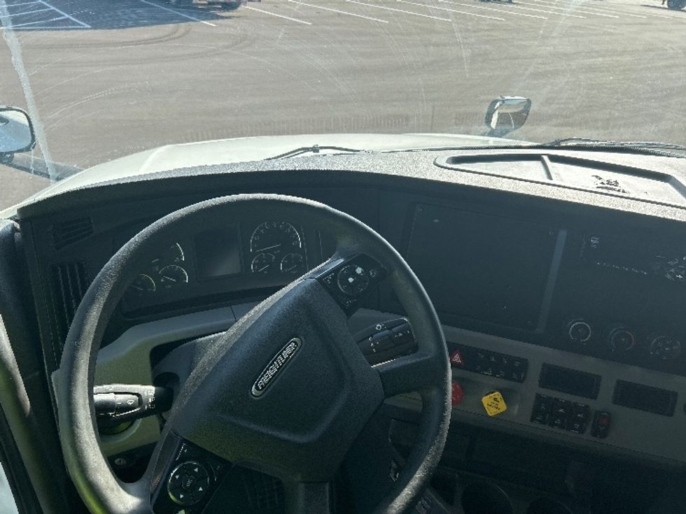 Sleeper Tractor-Heavy Duty Tractors-Freightliner-2021-T12664ST-Wichita-KS-576,175\n\t\tmiles-$ 67,250 - Image 11
