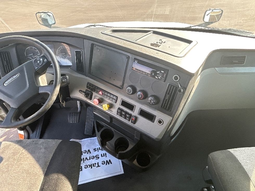 Sleeper Tractor-Heavy Duty Tractors-Freightliner-2021-T12664ST-Wichita-KS-576,175\n\t\tmiles-$ 67,250 - Image 12