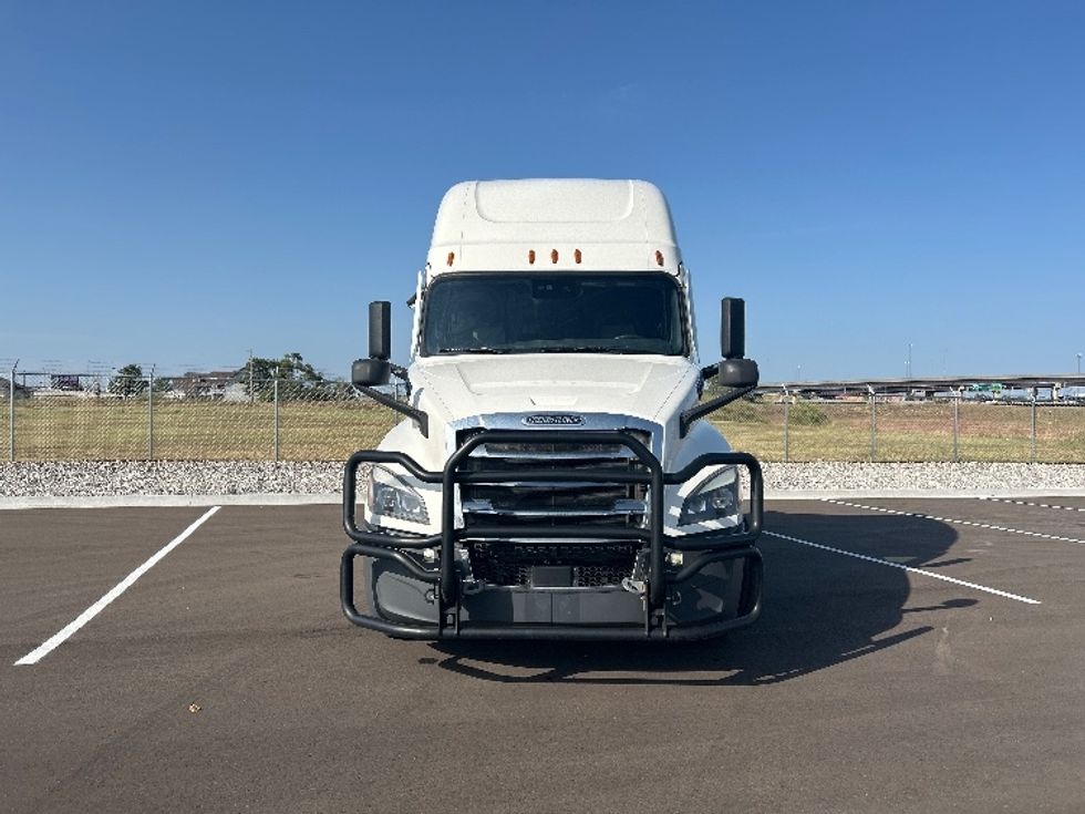 Sleeper Tractor-Heavy Duty Tractors-Freightliner-2021-T12664ST-Wichita-KS-576,175\n\t\tmiles-$ 67,250 - Image 2
