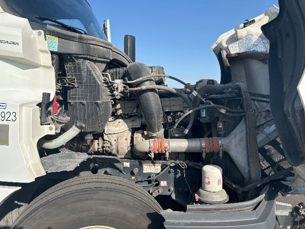 Sleeper Tractor-Heavy Duty Tractors-Freightliner-2021-T12664ST-Wichita-KS-576,175\n\t\tmiles-$ 67,250 - Image 20