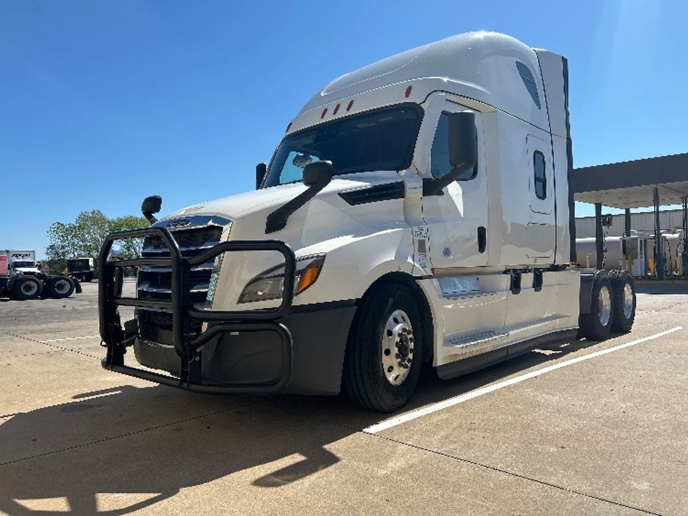 Sleeper Tractor-Heavy Duty Tractors-Freightliner-2021-T12664ST-Wichita-KS-576,175\n\t\tmiles-$ 67,250 - Image 3