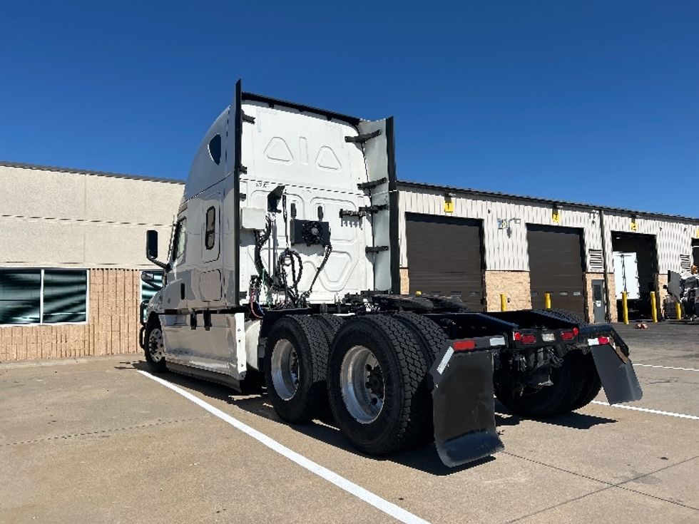 Sleeper Tractor-Heavy Duty Tractors-Freightliner-2021-T12664ST-Wichita-KS-576,175\n\t\tmiles-$ 67,250 - Image 5