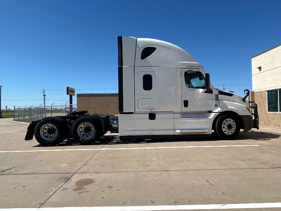Sleeper Tractor-Heavy Duty Tractors-Freightliner-2021-T12664ST-Wichita-KS-576,175\n\t\tmiles-$ 67,250 - Image 8