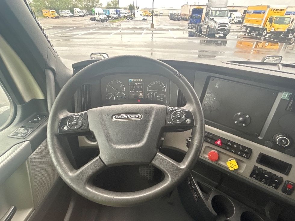 Sleeper Tractor-Heavy Duty Tractors-Freightliner-2021-T12664ST-Wichita-KS-578,810\n\t\tmiles-$ 67,000 - Image 11