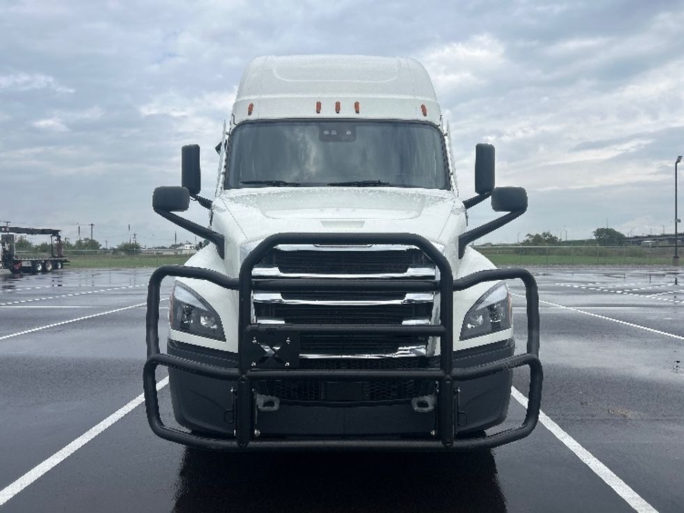 Sleeper Tractor-Heavy Duty Tractors-Freightliner-2021-T12664ST-Wichita-KS-578,810\n\t\tmiles-$ 67,000 - Image 2