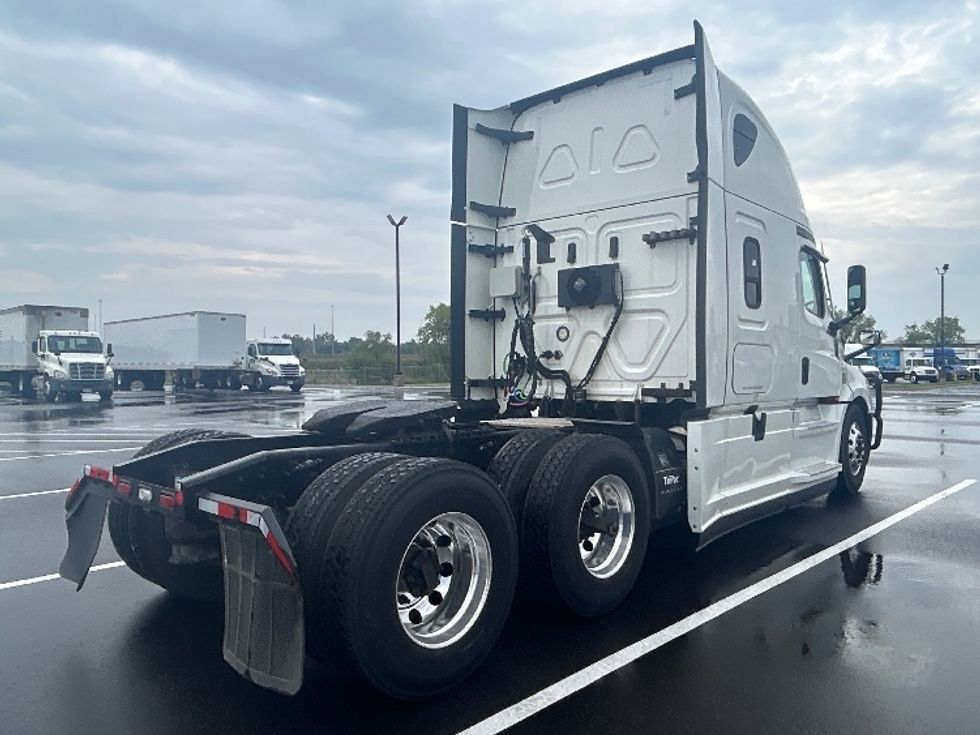 Sleeper Tractor-Heavy Duty Tractors-Freightliner-2021-T12664ST-Wichita-KS-578,810\n\t\tmiles-$ 67,000 - Image 7