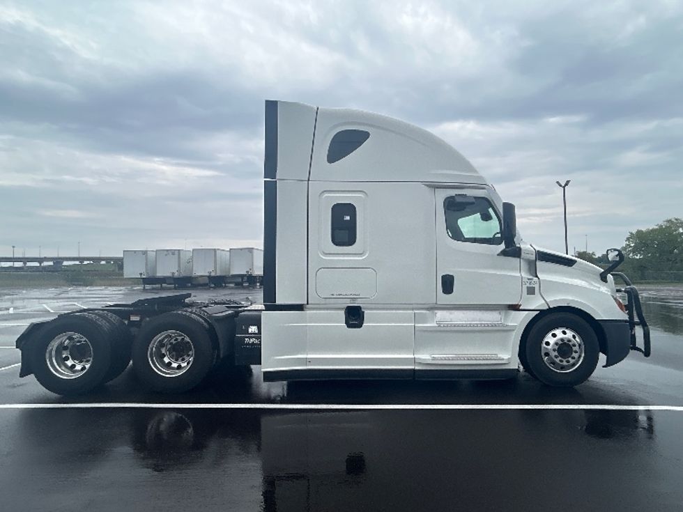 Sleeper Tractor-Heavy Duty Tractors-Freightliner-2021-T12664ST-Wichita-KS-578,810\n\t\tmiles-$ 67,000 - Image 8