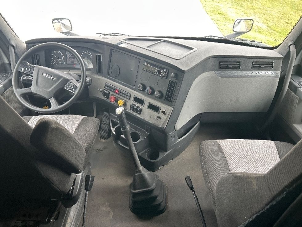 Sleeper Tractor-Heavy Duty Tractors-Freightliner-2021-T12664ST-Wichita-KS-675,412\n\t\tmiles-$ 43,750 - Image 12