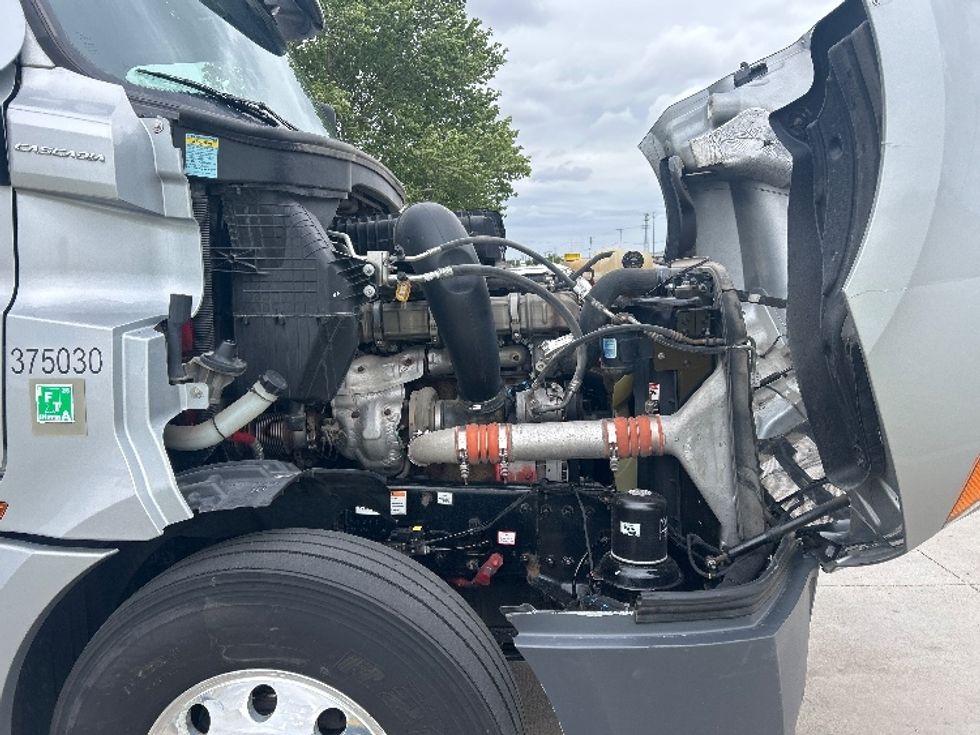 Sleeper Tractor-Heavy Duty Tractors-Freightliner-2021-T12664ST-Wichita-KS-675,412\n\t\tmiles-$ 43,750 - Image 20