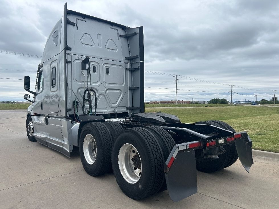 Sleeper Tractor-Heavy Duty Tractors-Freightliner-2021-T12664ST-Wichita-KS-675,412\n\t\tmiles-$ 43,750 - Image 5