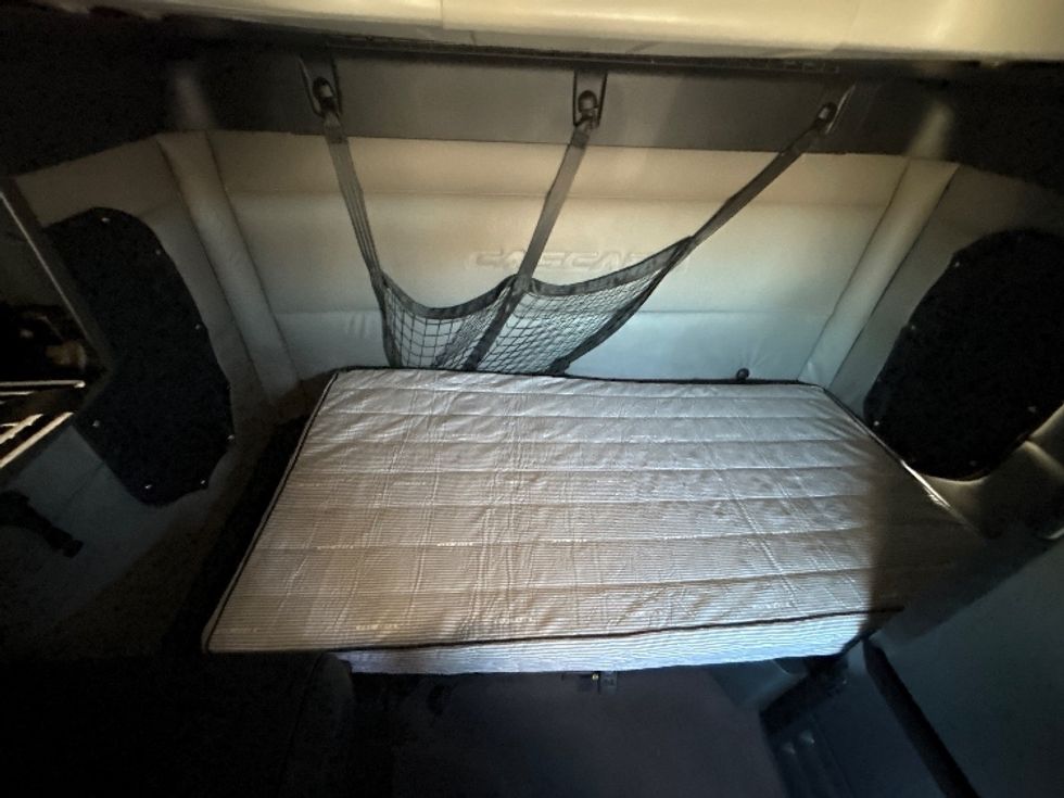 Sleeper Tractor-Heavy Duty Tractors-Freightliner-2021-T12664ST-Wichita-KS-792,918\n\t\tmiles-$ 31,750 - Image 17