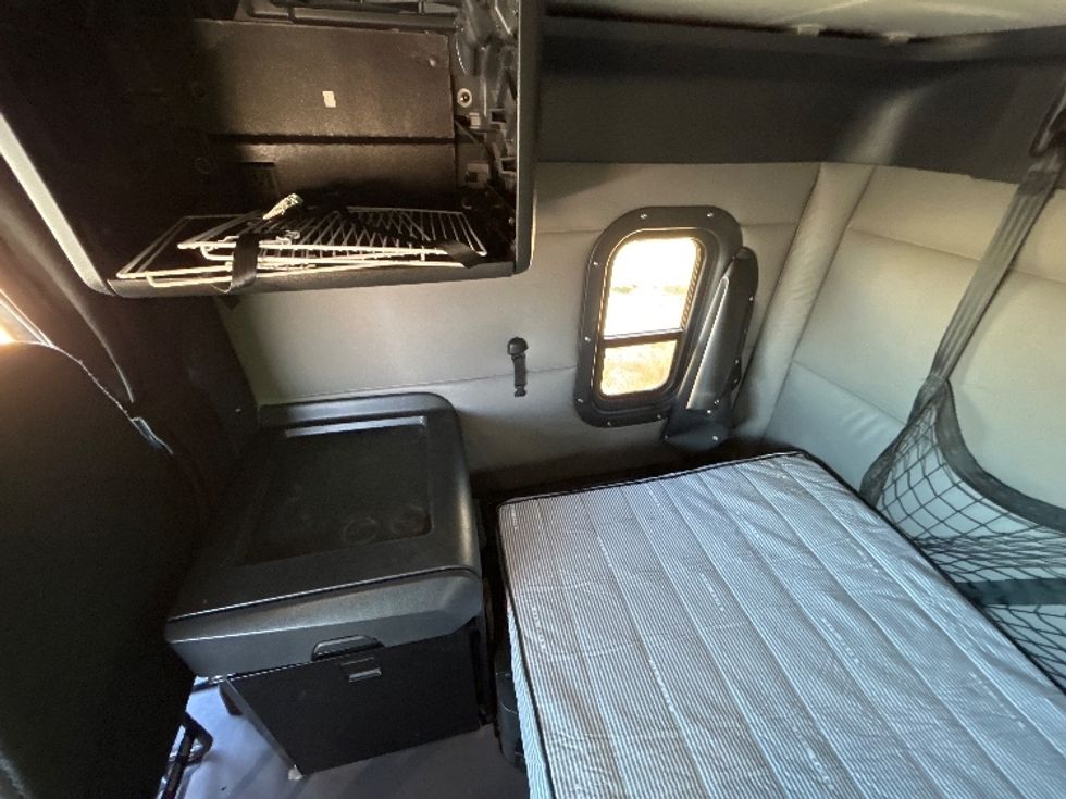 Sleeper Tractor-Heavy Duty Tractors-Freightliner-2021-T12664ST-Wichita-KS-792,918\n\t\tmiles-$ 31,750 - Image 19