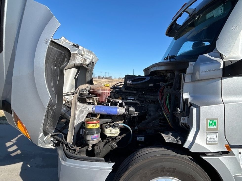 Sleeper Tractor-Heavy Duty Tractors-Freightliner-2021-T12664ST-Wichita-KS-792,918\n\t\tmiles-$ 31,750 - Image 21