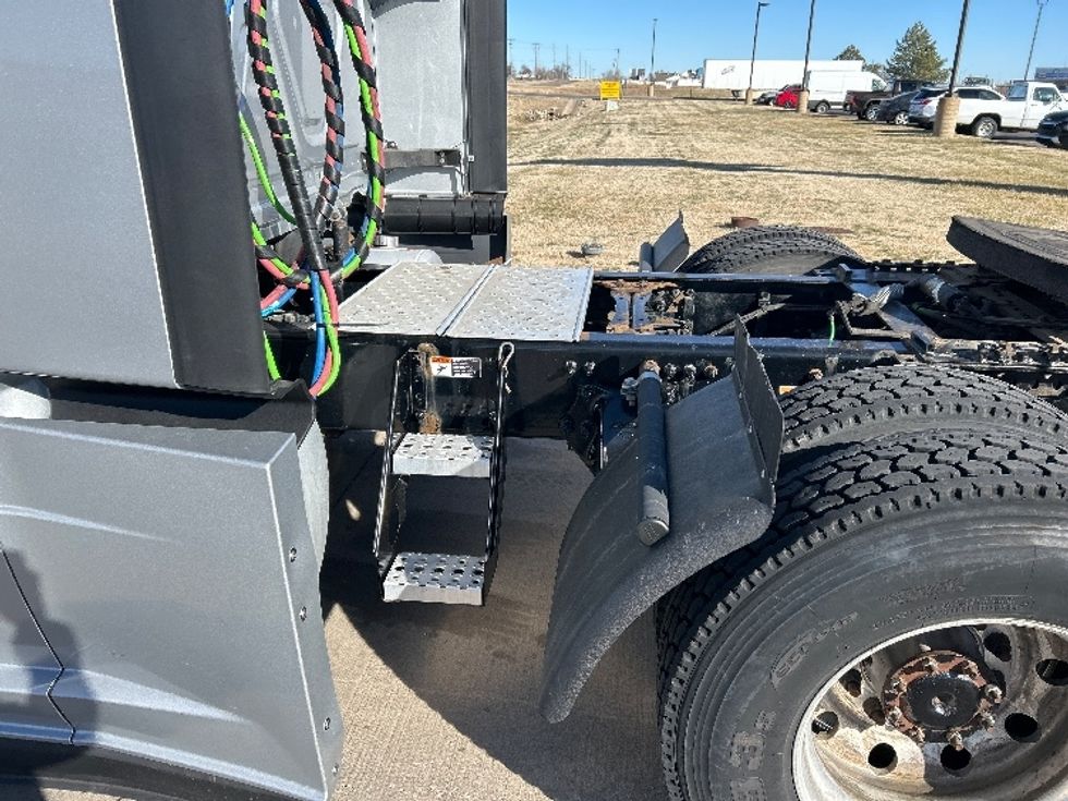 Sleeper Tractor-Heavy Duty Tractors-Freightliner-2021-T12664ST-Wichita-KS-792,918\n\t\tmiles-$ 31,750 - Image 22