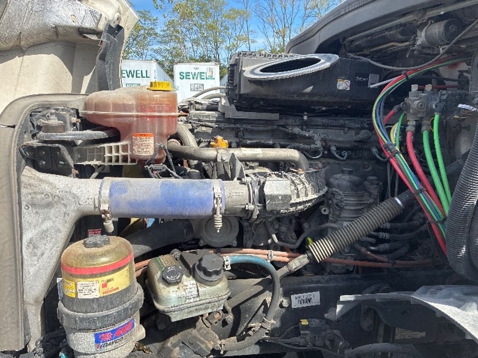 Sleeper Tractor-Heavy Duty Tractors-Freightliner-2021-T12664ST-Wilmington-OH-518,064\n\t\tmiles-$ 62,750 - Image 19