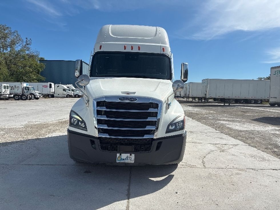 Sleeper Tractor-Heavy Duty Tractors-Freightliner-2021-T12664ST-Wilmington-OH-518,064\n\t\tmiles-$ 62,750 - Image 2