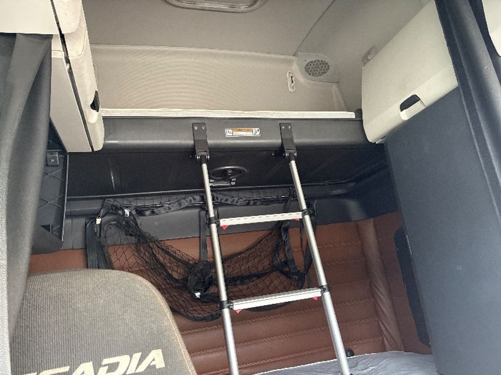 Sleeper Tractor-Heavy Duty Tractors-Freightliner-2021-T12664ST-Wilmington-OH-518,064\n\t\tmiles-$ 62,750 - Image 20