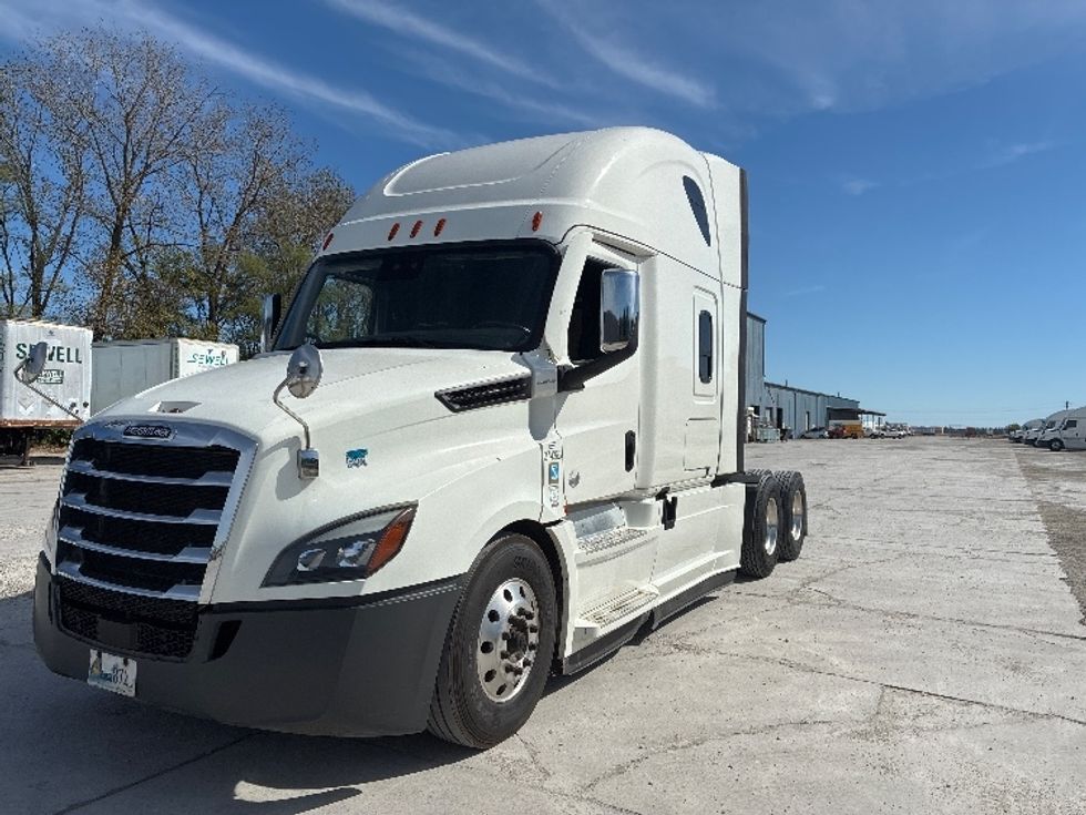 Sleeper Tractor-Heavy Duty Tractors-Freightliner-2021-T12664ST-Wilmington-OH-518,064\n\t\tmiles-$ 62,750 - Image 3