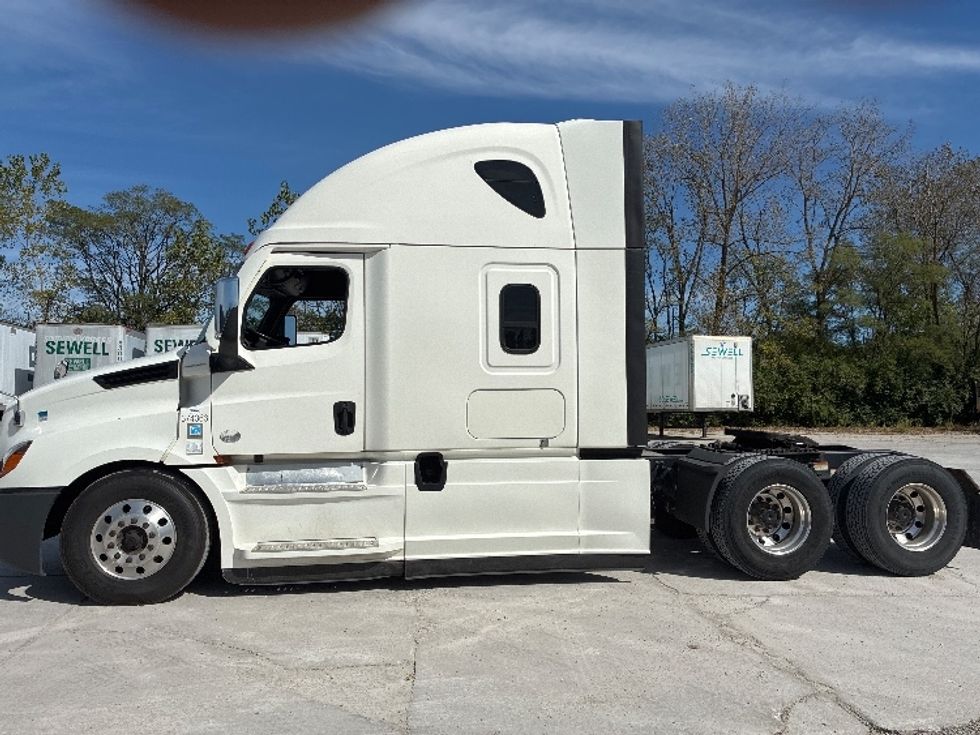 Sleeper Tractor-Heavy Duty Tractors-Freightliner-2021-T12664ST-Wilmington-OH-518,064\n\t\tmiles-$ 62,750 - Image 4