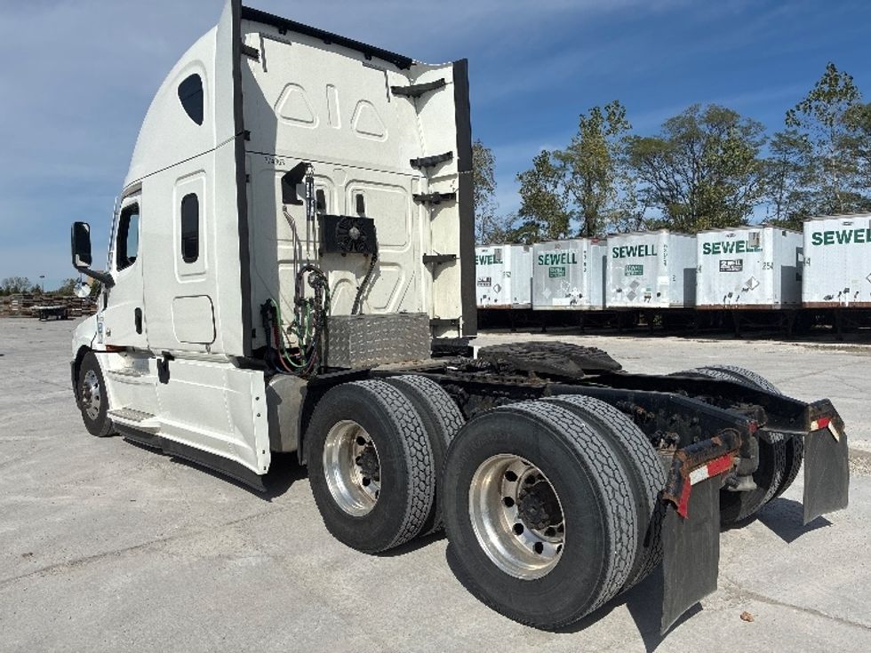 Sleeper Tractor-Heavy Duty Tractors-Freightliner-2021-T12664ST-Wilmington-OH-518,064\n\t\tmiles-$ 62,750 - Image 5