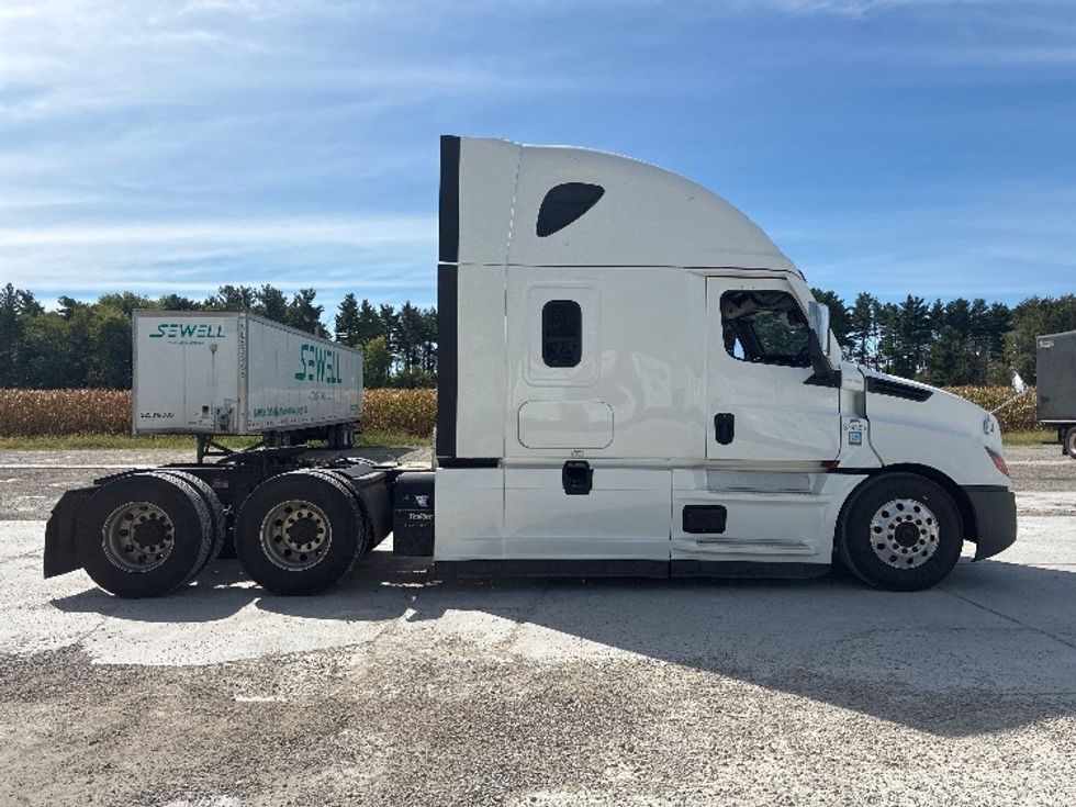Sleeper Tractor-Heavy Duty Tractors-Freightliner-2021-T12664ST-Wilmington-OH-518,064\n\t\tmiles-$ 62,750 - Image 8