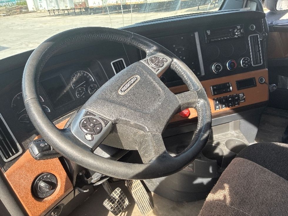 Sleeper Tractor-Heavy Duty Tractors-Freightliner-2021-T12664ST-Wilmington-OH-599,987\n\t\tmiles-$ 56,000 - Image 10