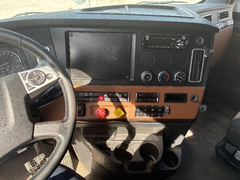 Sleeper Tractor-Heavy Duty Tractors-Freightliner-2021-T12664ST-Wilmington-OH-599,987\n\t\tmiles-$ 56,000 - Image 12