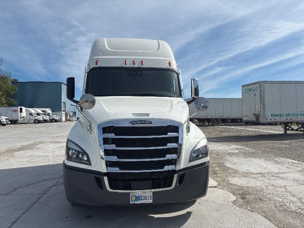 Sleeper Tractor-Heavy Duty Tractors-Freightliner-2021-T12664ST-Wilmington-OH-599,987\n\t\tmiles-$ 56,000 - Image 2