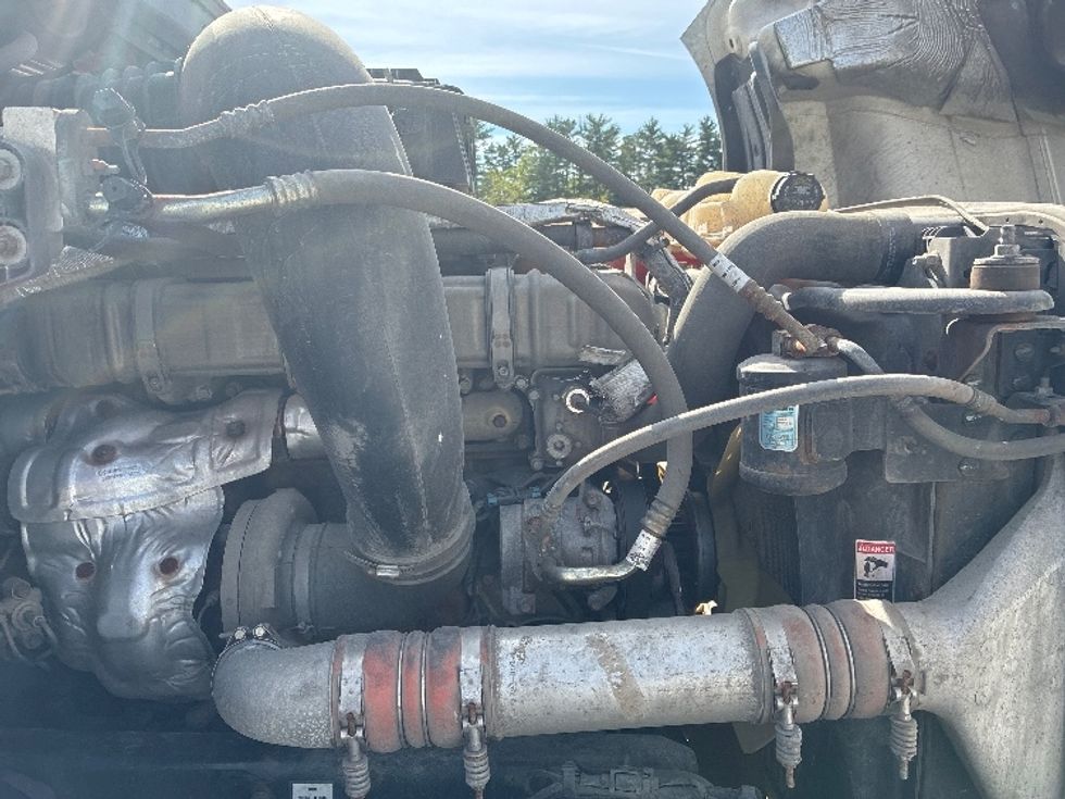 Sleeper Tractor-Heavy Duty Tractors-Freightliner-2021-T12664ST-Wilmington-OH-599,987\n\t\tmiles-$ 56,000 - Image 20